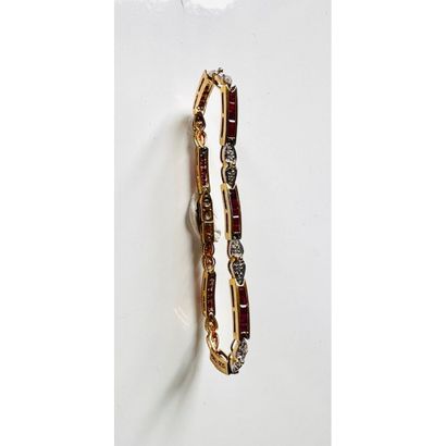 BRACELET en or jaune 750°/°° orné de rubis...