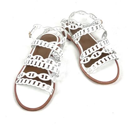 HERMES Paris. Sandales Kalliste en cuir blanc...