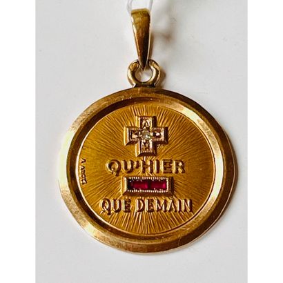 MEDAILLE d’amour en or jaune 750°/°° «+ qu’hier...