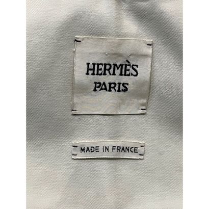 HERMES Paris. Imperméable en coton ivoire....