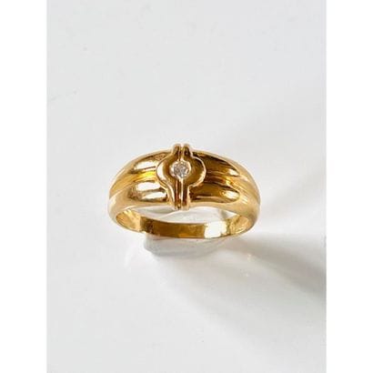 BAGUE jonc en or jaune 750°/°° serti clos...
