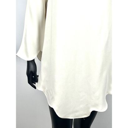 VALENTINO. Tunique de forme poncho en crêpe...