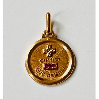 MEDAILLE d’amour en or jaune 750°/°° ornée...