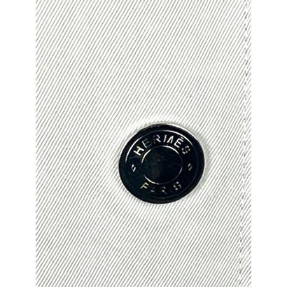 HERMES Paris. Imperméable en coton ivoire....