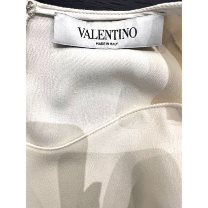 VALENTINO. Tunique de forme poncho en crêpe...
