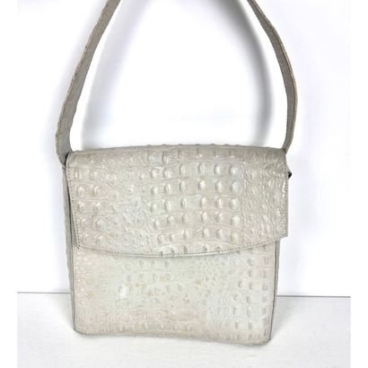 SANS MARQUE. Sac en cuir façon croco blanc....
