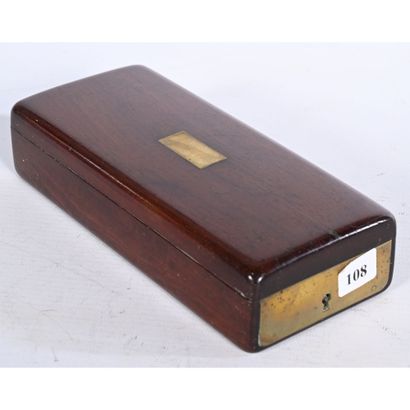 COFFRET en acajou comprenant 7 rasoirs dans...