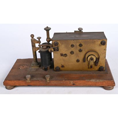 APPAREIL TELEGRAPHE MORSE avec bobines. (En...