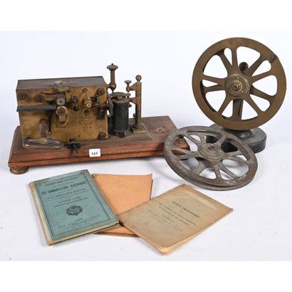 APPAREIL TELEGRAPHE MORSE avec bobines. (En...