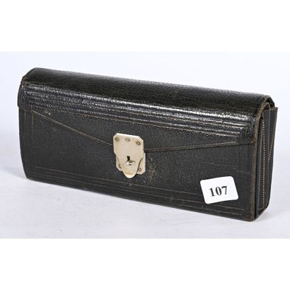 PETITE TROUSSE DE CHIRURGIEN en cuir fabriquée...