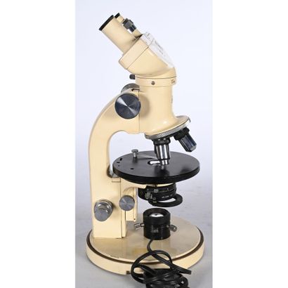 MICROSCOPE Suisse de la marque WILD moderne...