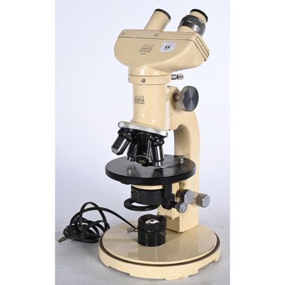 MICROSCOPE Suisse de la marque WILD moderne...