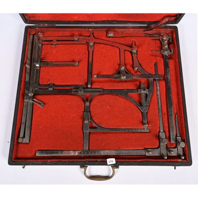 COFFRET de Céphalomètre. Appareil servant...