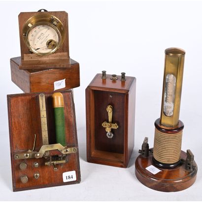 LOT de 4 instruments de mesures.