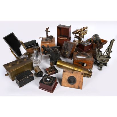 LOT d’appareils en coffret ou sans coffret...