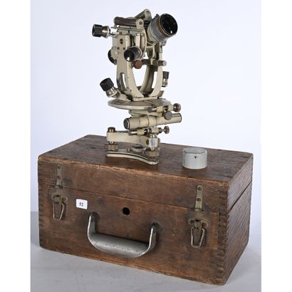 THEODOLITE de la Maison MORIN, rue Dulong...