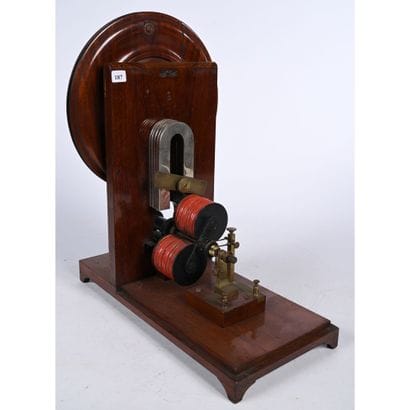 MACHINE magnéto-électrique (Manque la courroie...