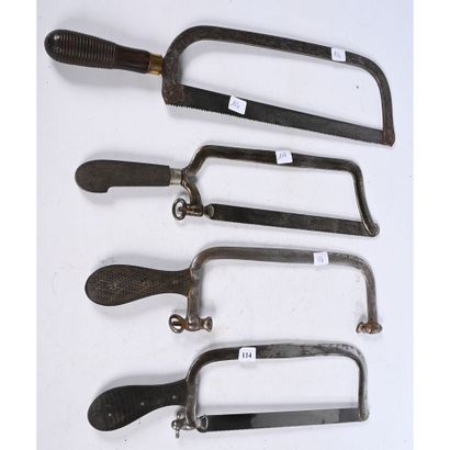 LOT de 4 SCIES de chirurgien avec manche...