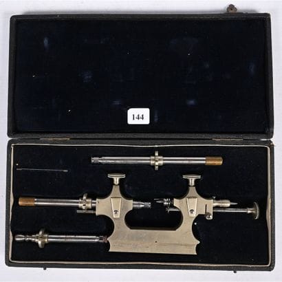 TOUR A PIVOTER pour l’horlogerie en métal...