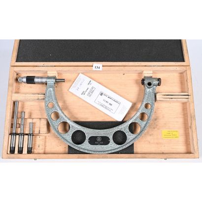 MICROMETRE d’extérieur en métal avec des...