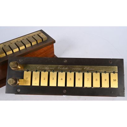 2 RESISTANCES de 10000 Ohms avec socle en...