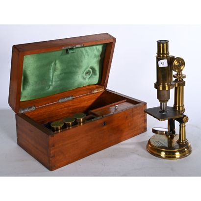 MICROSCOPE en bronze et laiton dans son coffret...