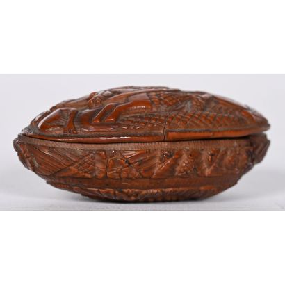 TABATIERE in carved corozo representing an...