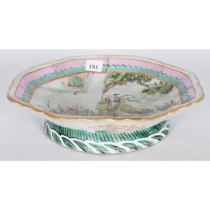 CHINESE PORCELAIN CUP on heel with central...
