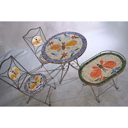 ENSEMBLE comprenant 2 chaises, un guéridon...