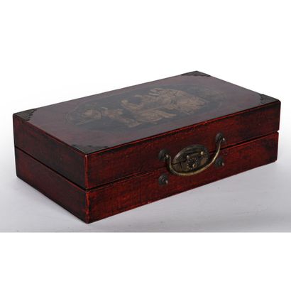 LITTLE portable CHESS GAME in lacquered wood....