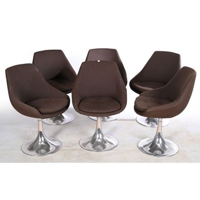 SUITE DE 6 FAUTEUILS à dossier arrondi. Assise...