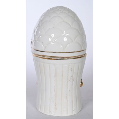 ROBJ Paris. Covered porcelain box depicting...