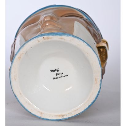 ROBJ Paris. BOITE couverte en porcelaine...