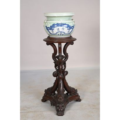 JOLI CACHE-POT en porcelaine de CHINE à fond...