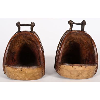 PAIRE D’ETRIERS D’APPARAT de cavalier Godechot...