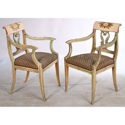 PAIRE DE FAUTEUILS DANS LE GOUT DIRECTOIRE...