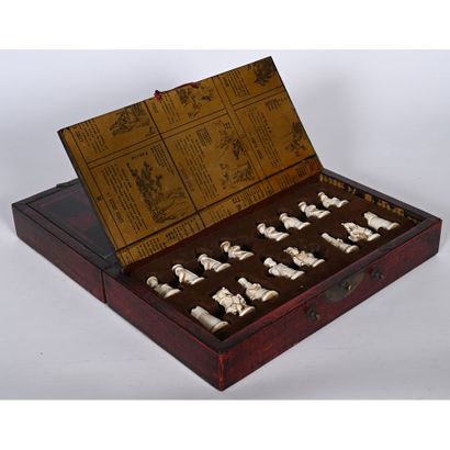 LITTLE portable CHESS GAME in lacquered wood....