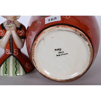 ROBJ Paris. VASE couvert en porcelaine polychrome...