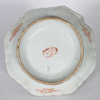 CHINESE PORCELAIN CUP on heel with central...