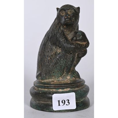 Automobile MASCOTTE depicting a seated monkey...