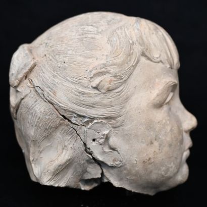 JOLIE JEUNE FILLE HEAD in plaster (cracked...