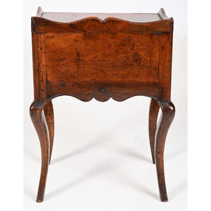 TABLE DE SALON LOUIS XV en noyer à grande...