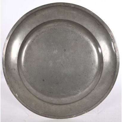 LILLE. PLAT de mariage en étain de LEFEVRE...