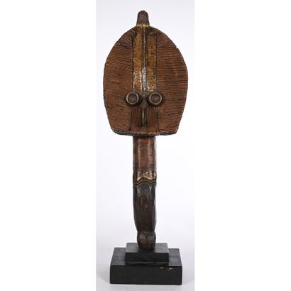 BAKOTA en Janus en bois, cuivre et laiton....