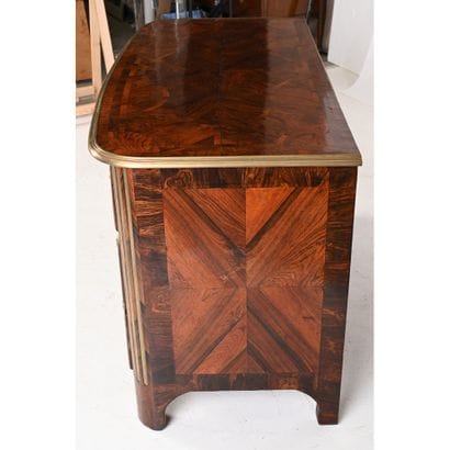 COMMODE RÉGENCE à plateau bois tout en placage...