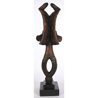 BAKOTA en Janus en bois, cuivre et laiton....
