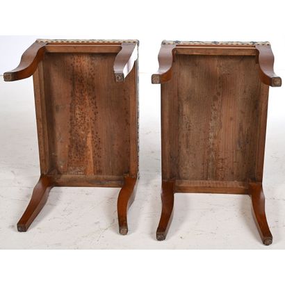 PAIRE DE TABOURETS LOUIS XV en bois fruitier...