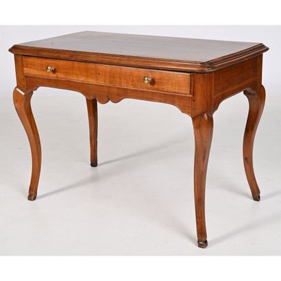 PETITE TABLE BUREAU LOUIS XV en noyer et...