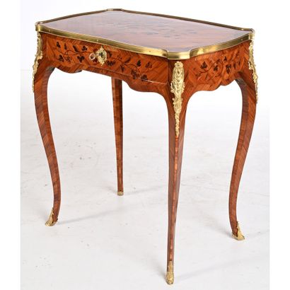J. DUBOIS. BUREAU DE DAME à plateau coulissant...