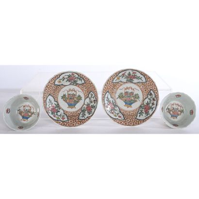 4 BOWLS and their saucer in CHINA porcelain...